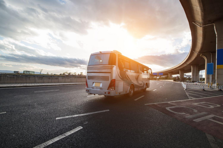 Lire la suite à propos de l’article Est-ce que le bus est un poids lourd ?